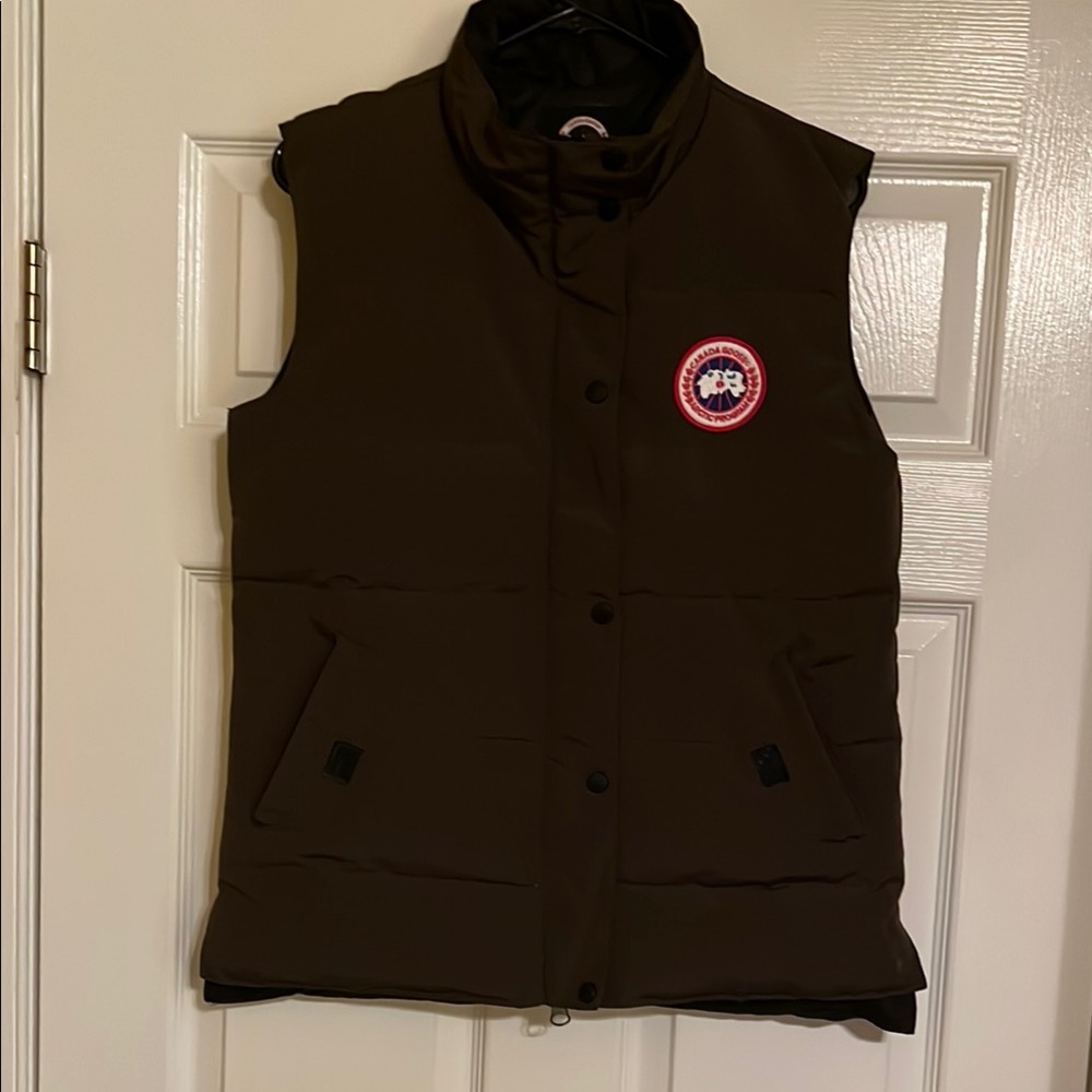 Canada Goose Dark Brown Puffer Vest with Emblem NWOT